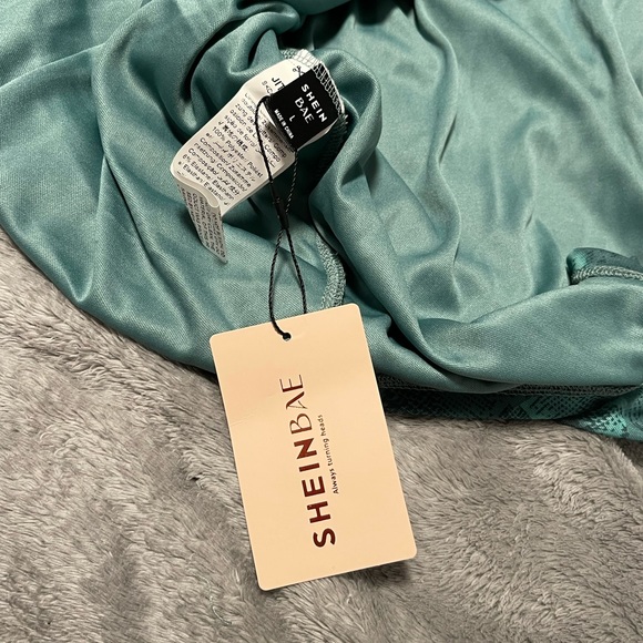 Off Shoulder Dress - Picture 7 of 7